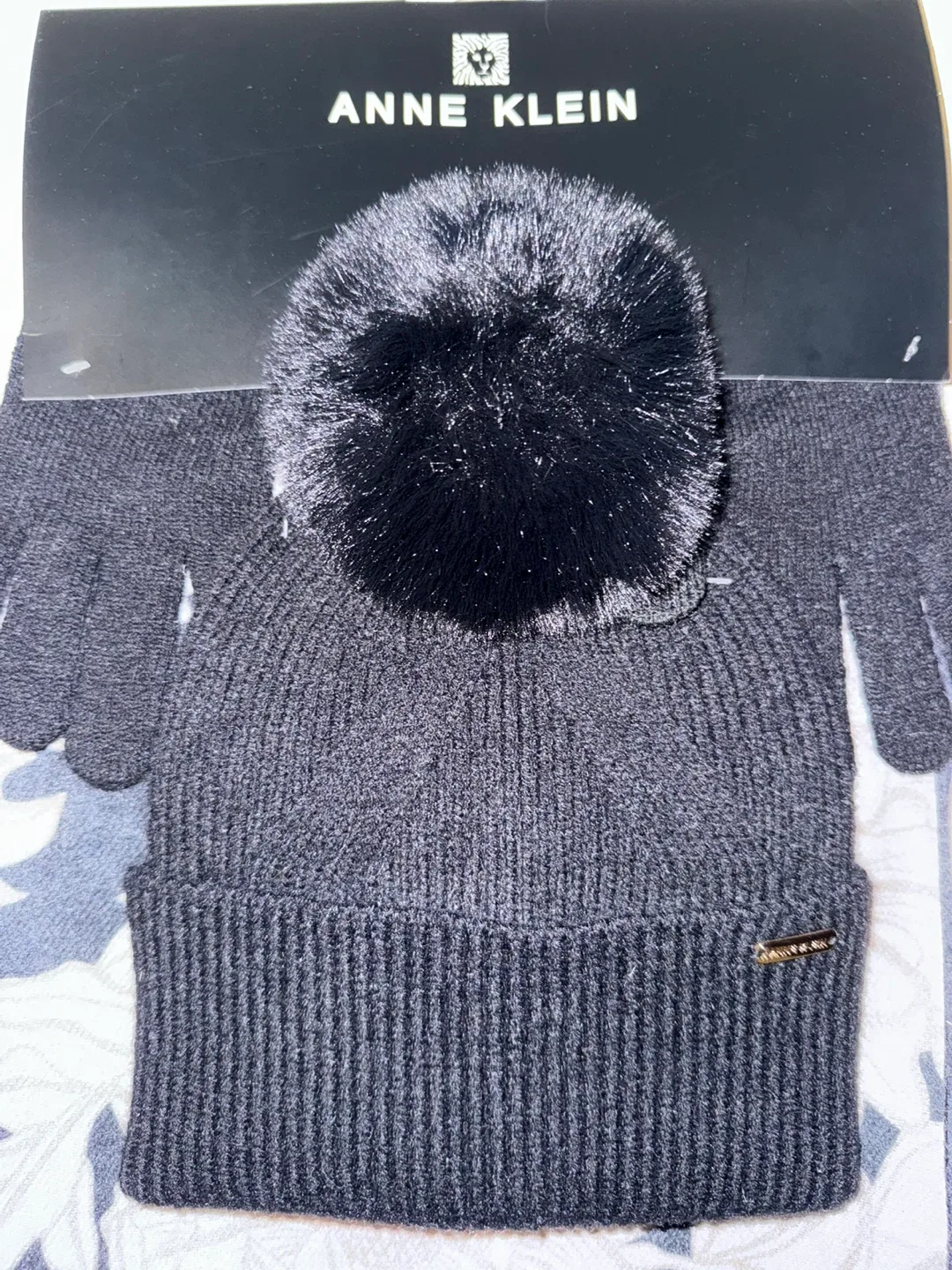 Anne Klein Hat, Gloves & Scarf Set - New image indicator(3)