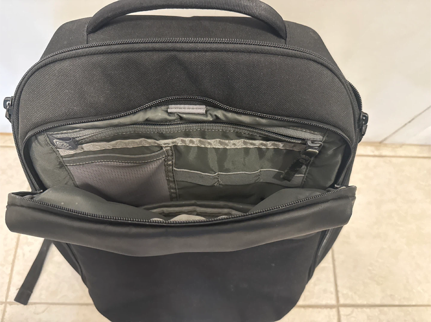 Incase A.R.C. Daypack Black - photo 2