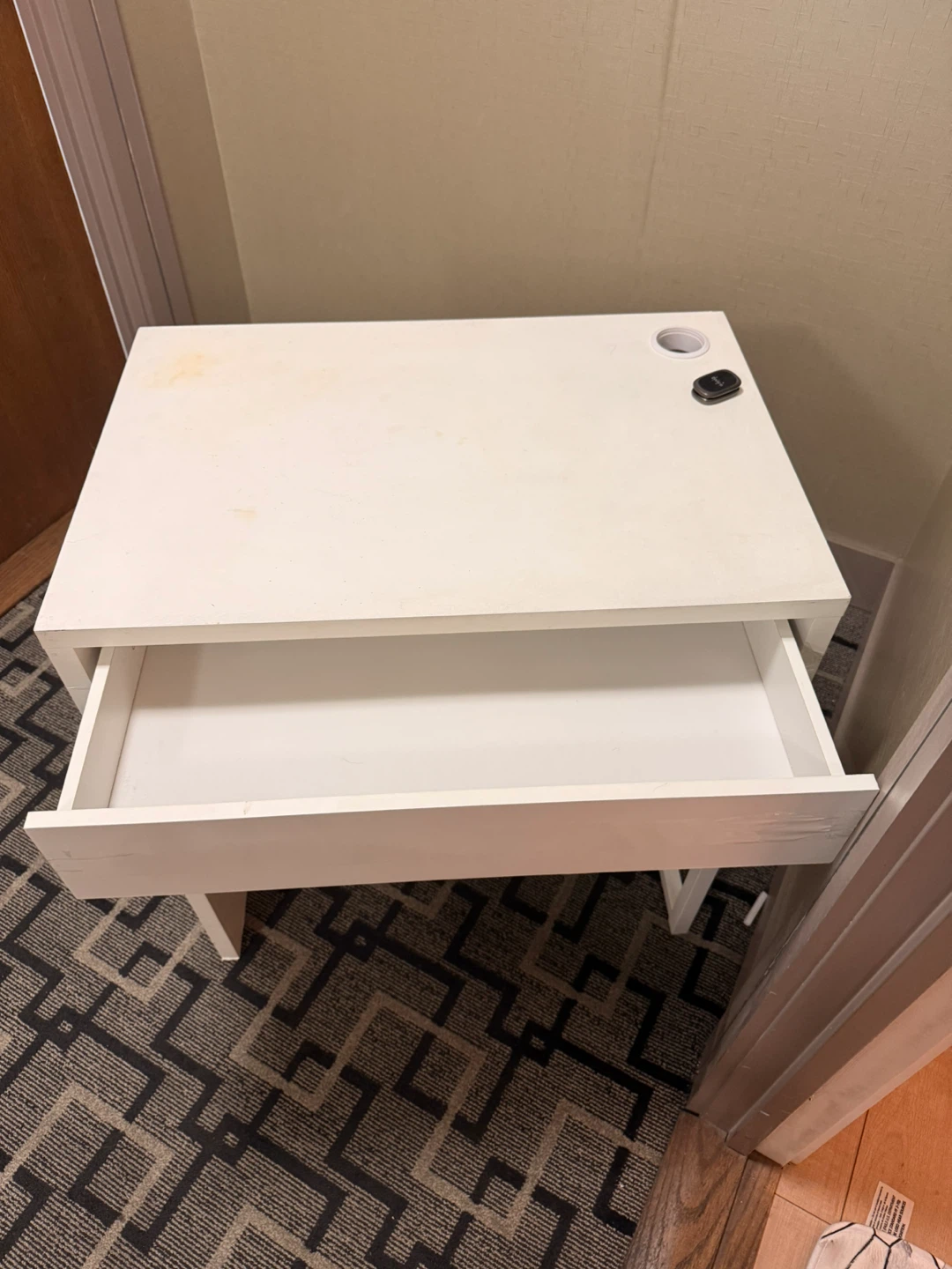 IKEA Micke White Desk - photo 2
