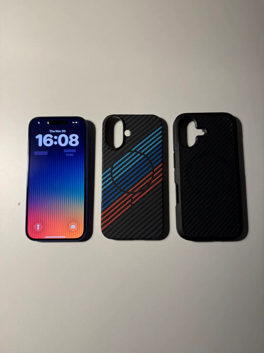 iPhone 16 - Ultramarine Blue image indicator(3)