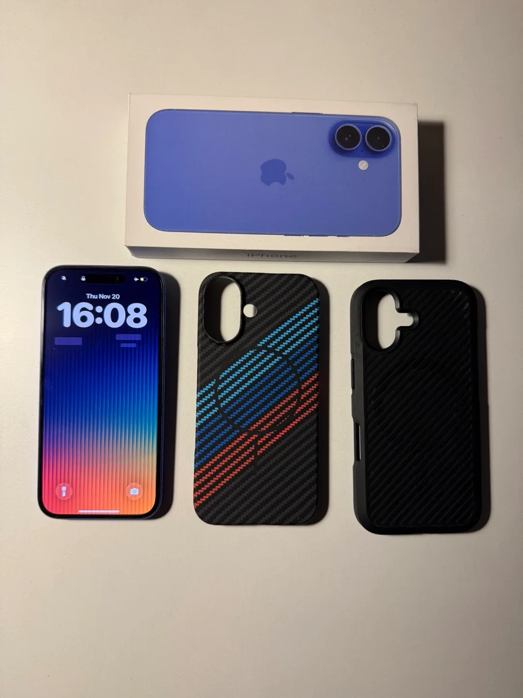 iPhone 16 - Ultramarine Blue image indicator(2)