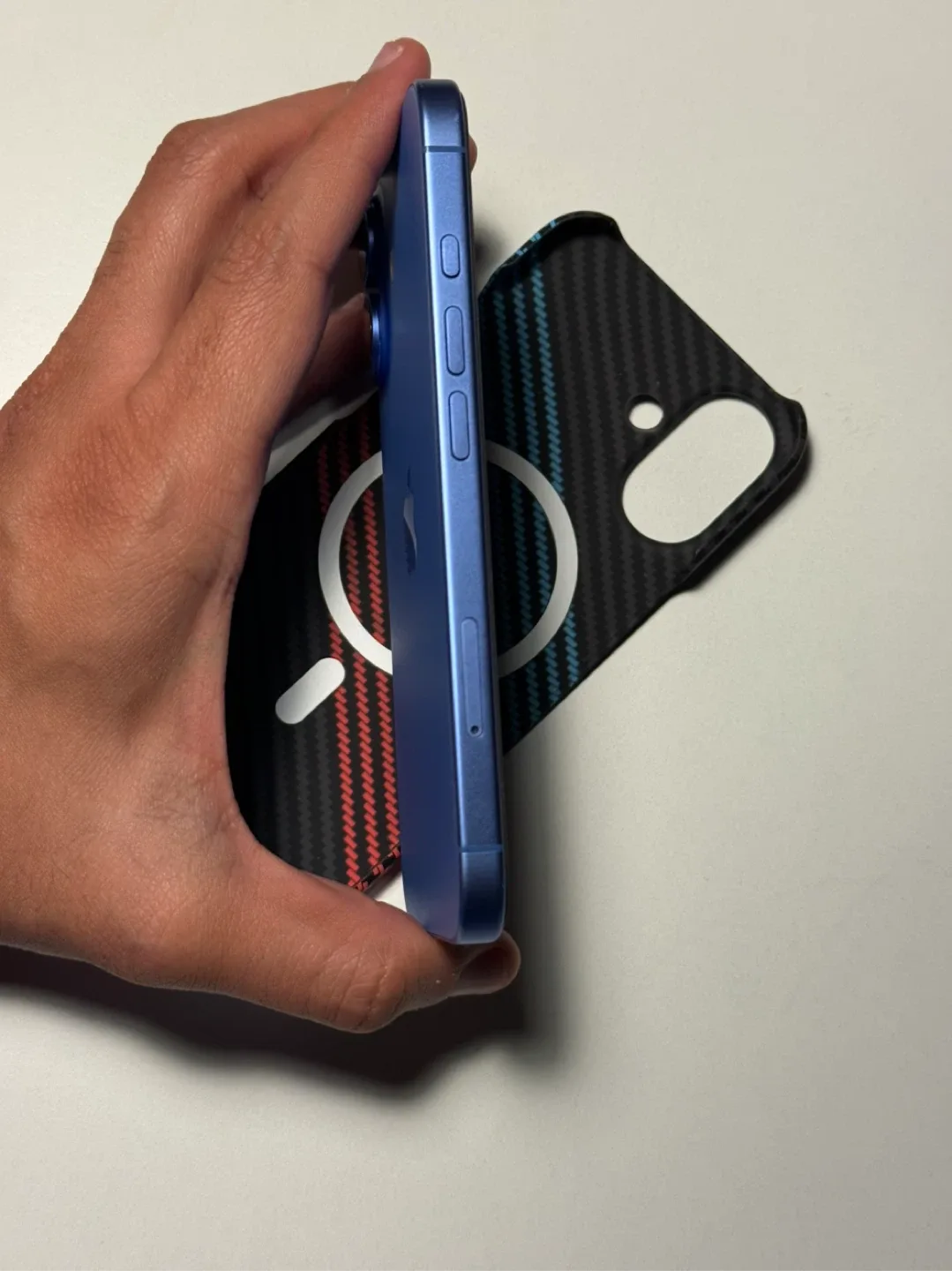 iPhone 16 - Ultramarine Blue image indicator(5)