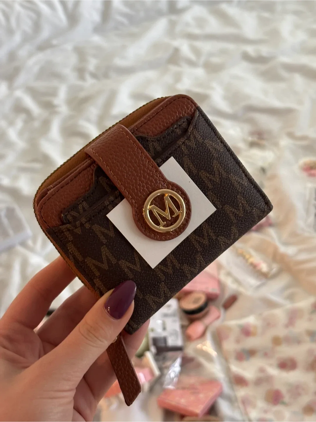 Small Wallet with Gold Logo 💅