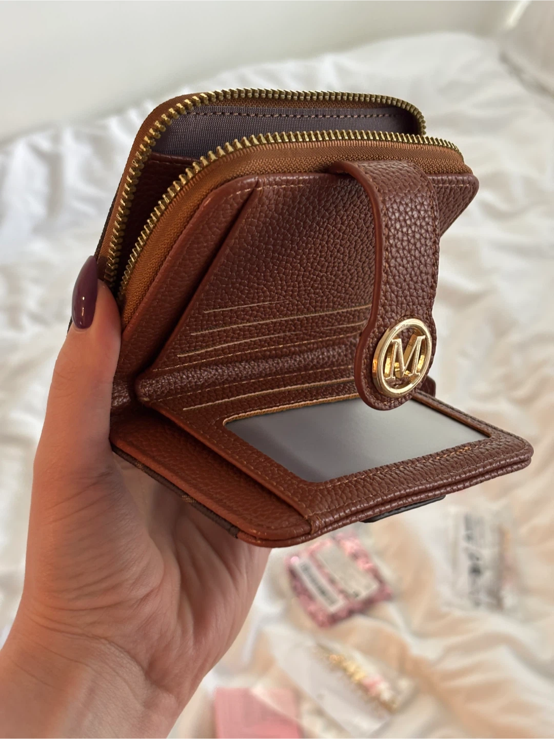 Small Wallet with Gold Logo 💅 - photo 2