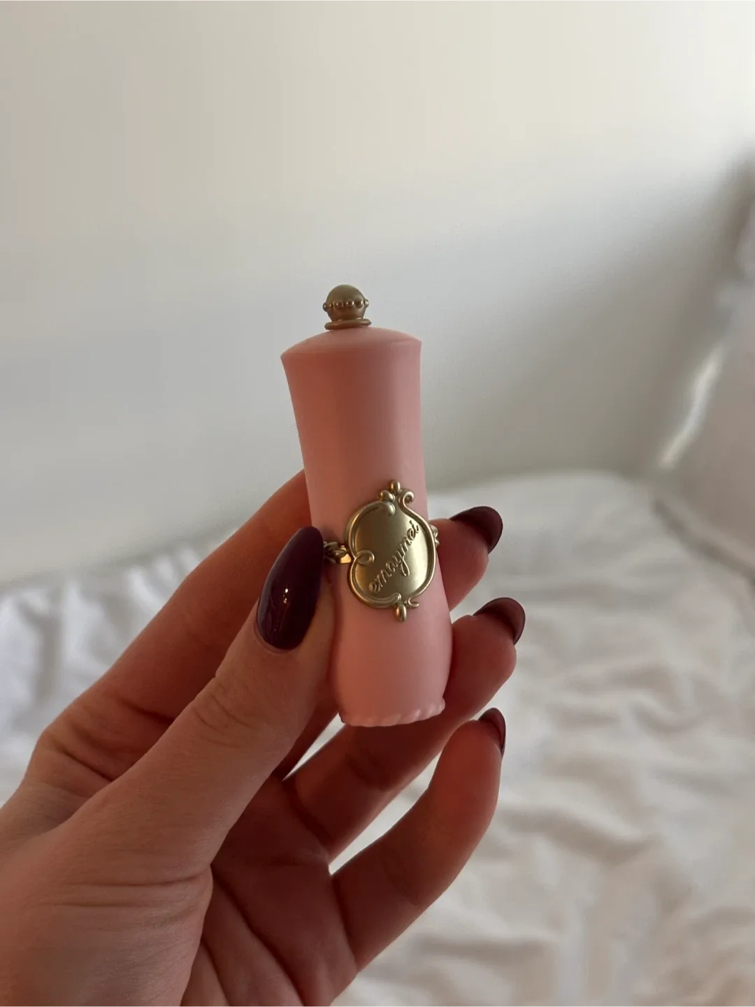 Small Wallet with Gold Logo 💅 image indicator(6)