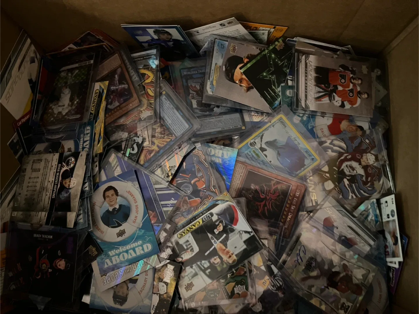 Unsorted Card Collection Sports & Pokémon & Yugioh! 300$ firm image indicator(4)