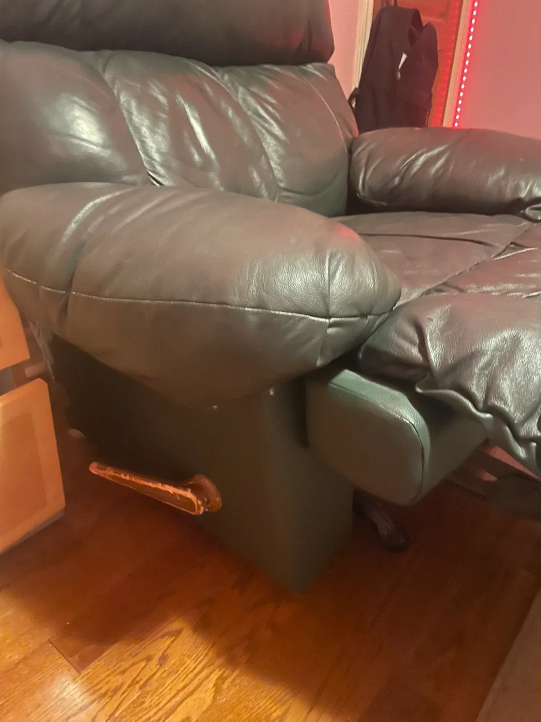 Black Leather Recliner - Gently Used image indicator(3)