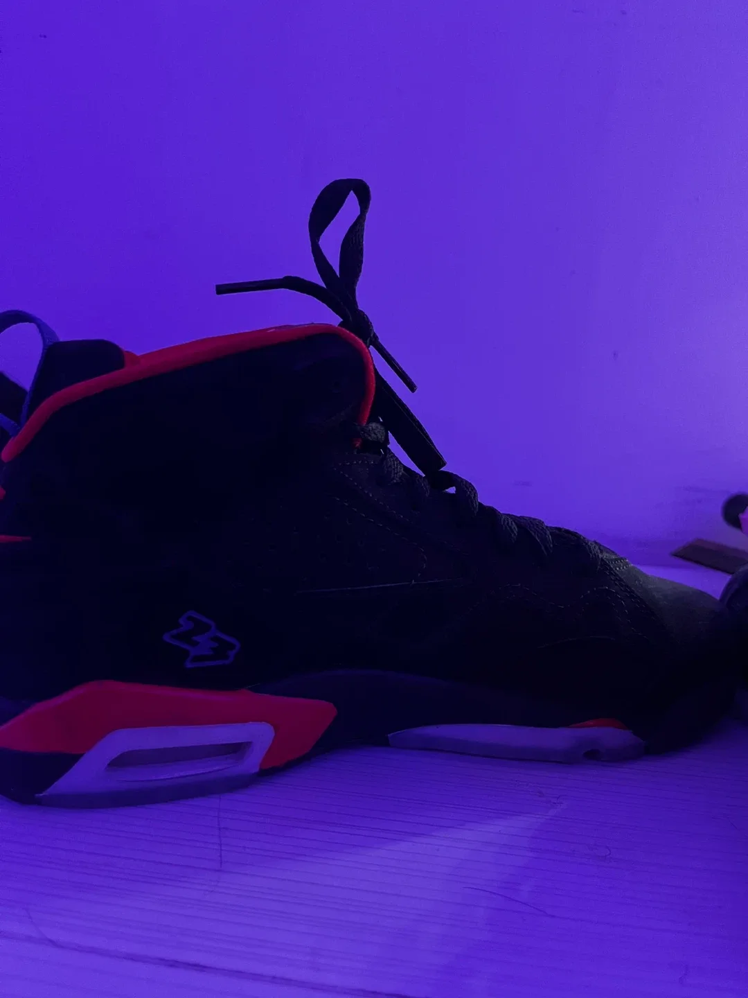 Nike Air Jordan 6 Retro Black/Infrared image indicator(2)