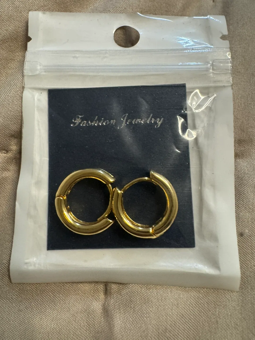 Fashion Jewelry Gold Hoop Earrings image indicator(2)