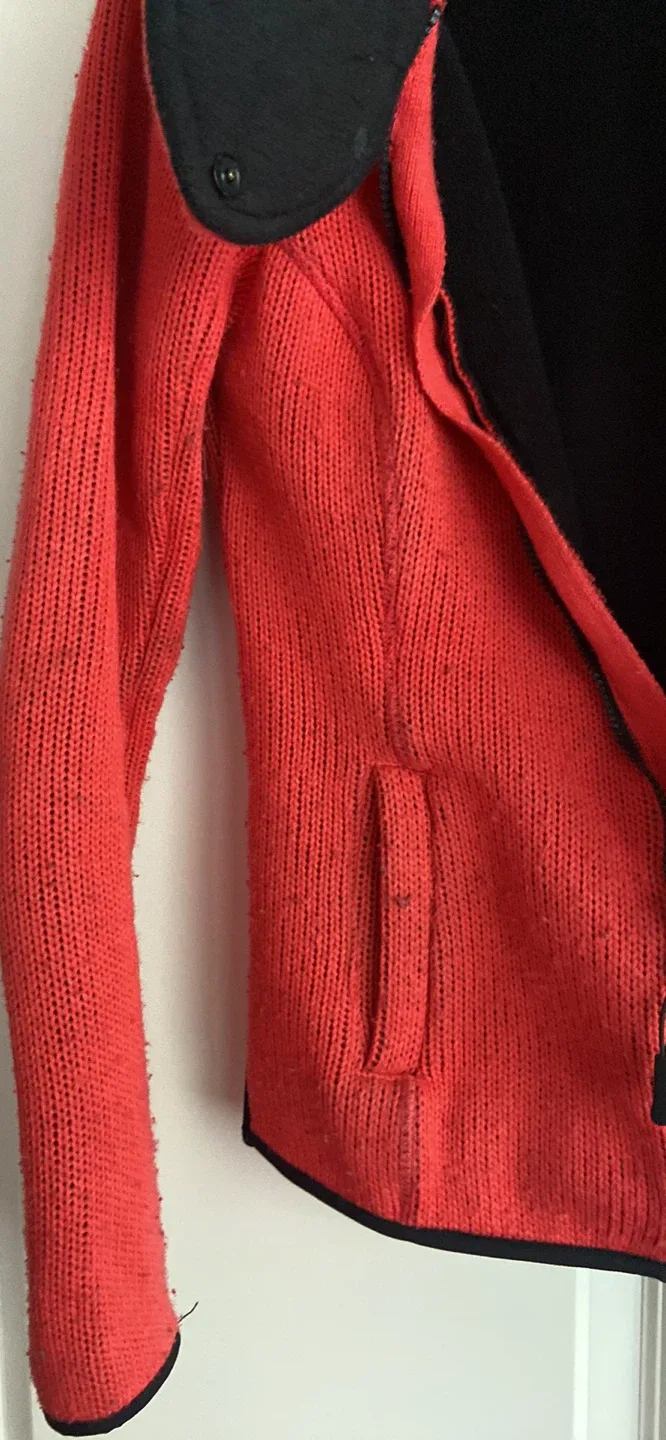 Bench Red Knit Jacket - Size M image indicator(3)