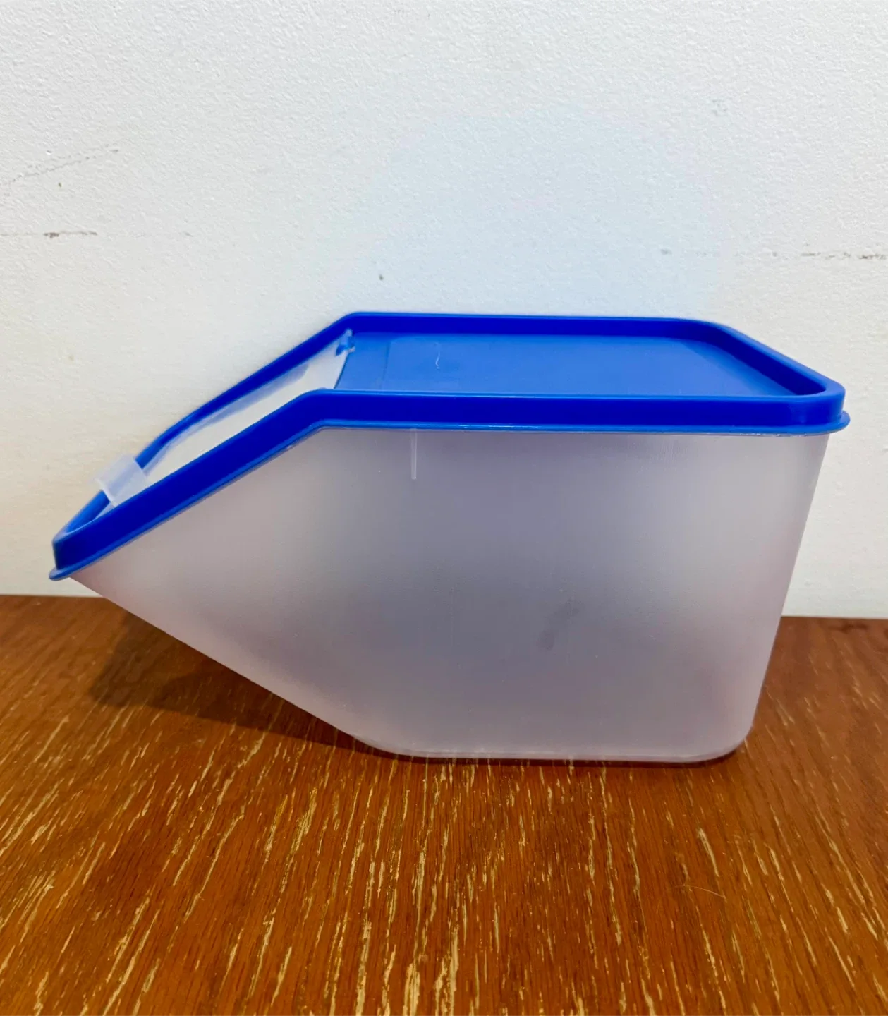 Blue Plastic Food Storage Container image indicator(2)