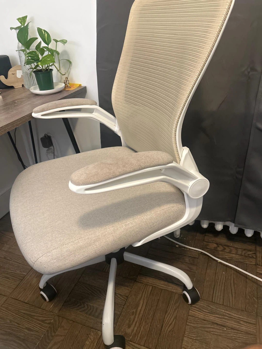 Beige & White Office Chair - photo 2