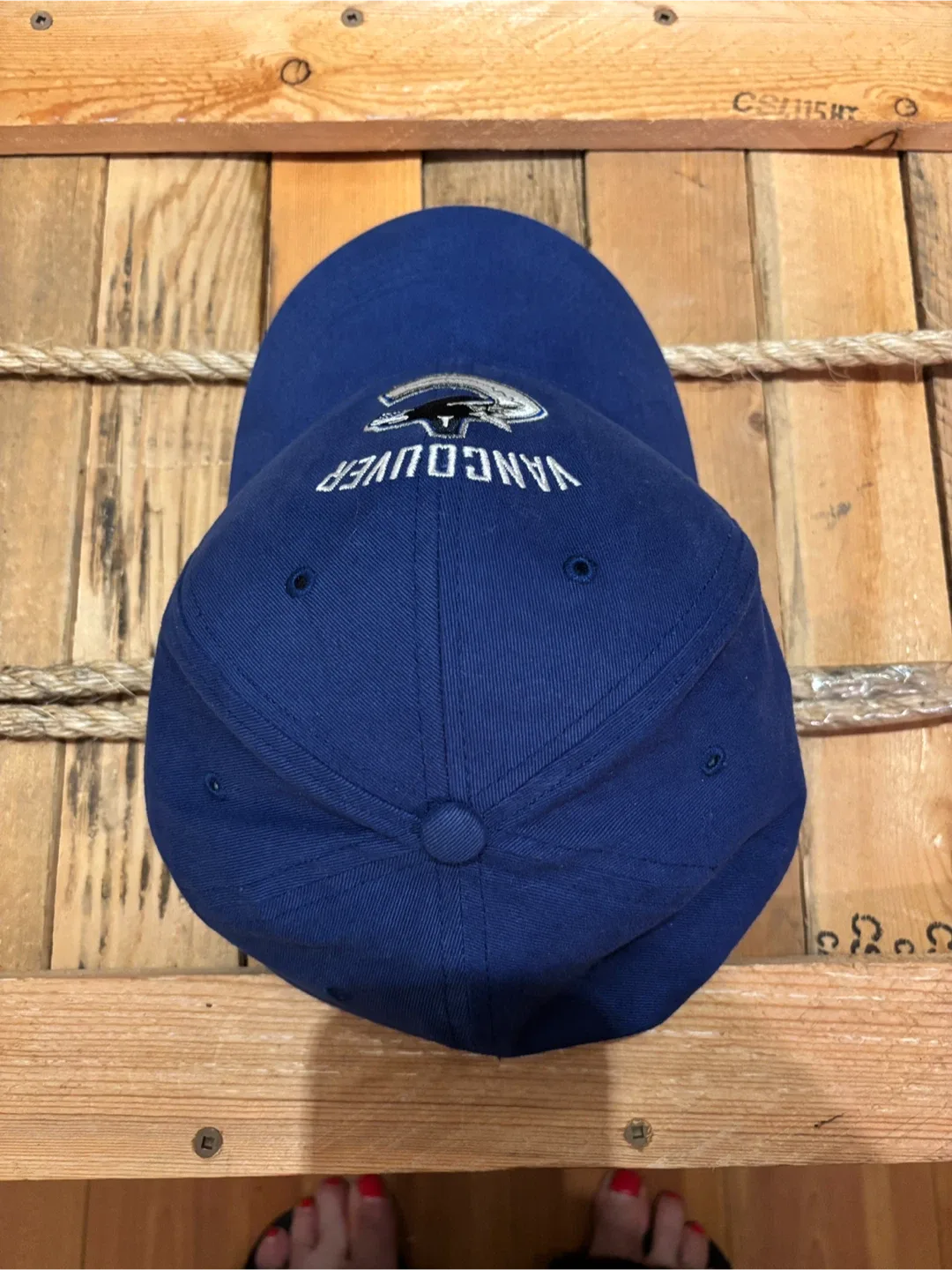 🎉  Vancouver Canucks “Fan Favourite “ Baseball Hat - One Size 🎉 image indicator(2)