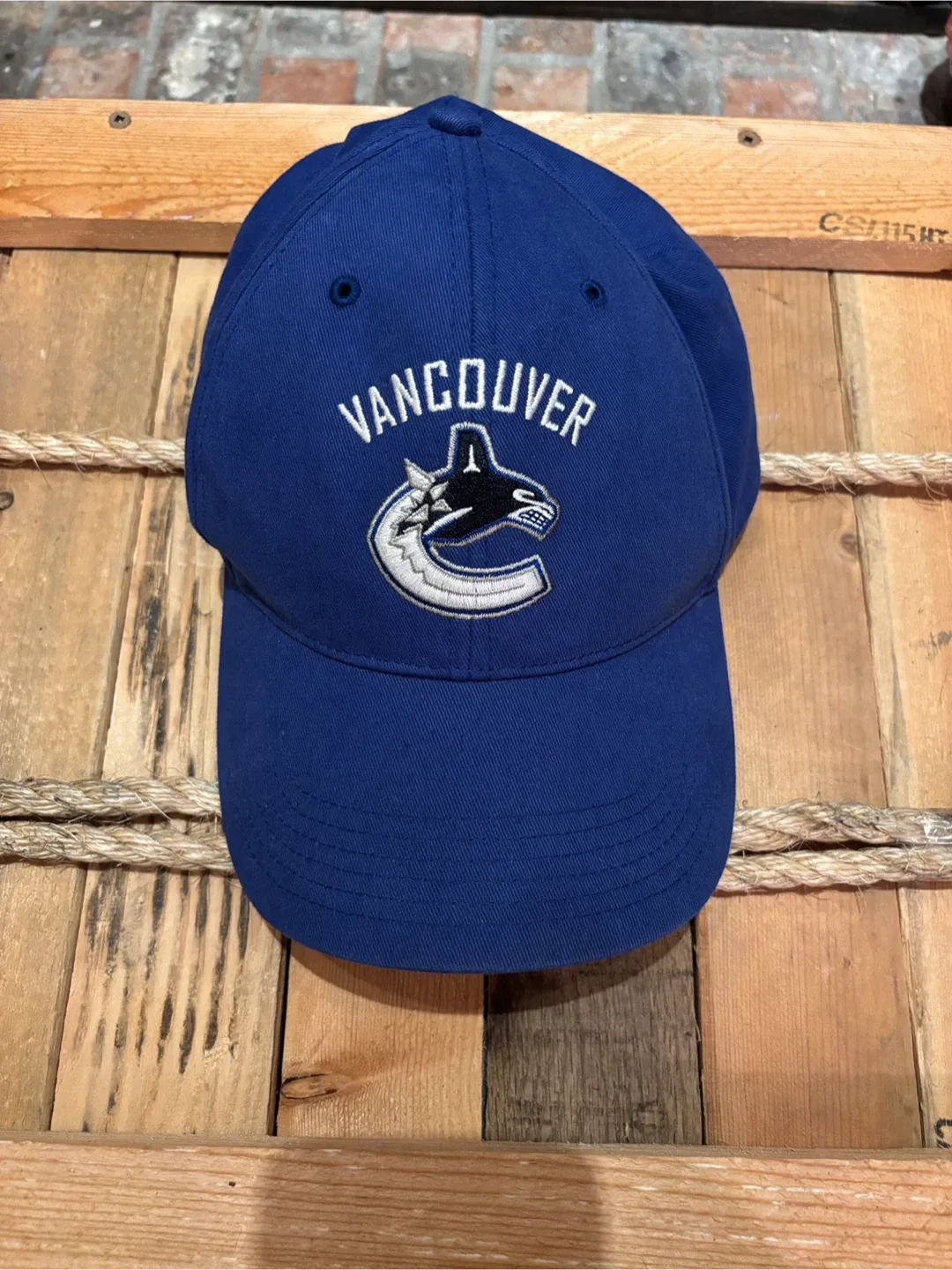 🎉  Vancouver Canucks “Fan Favourite “ Baseball Hat - One Size 🎉 image indicator(7)