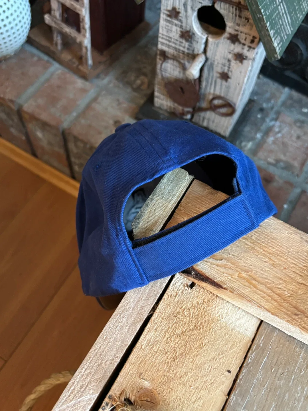 🎉  Vancouver Canucks “Fan Favourite “ Baseball Hat - One Size 🎉 image indicator(4)