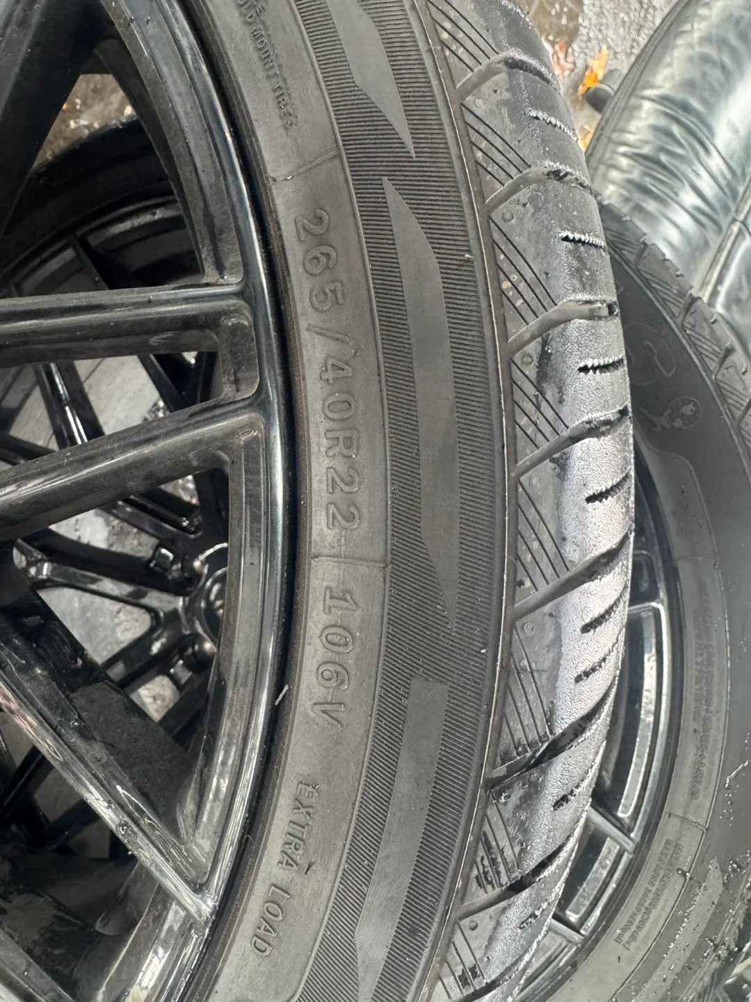 265/40R22 106V Tire image indicator(2)