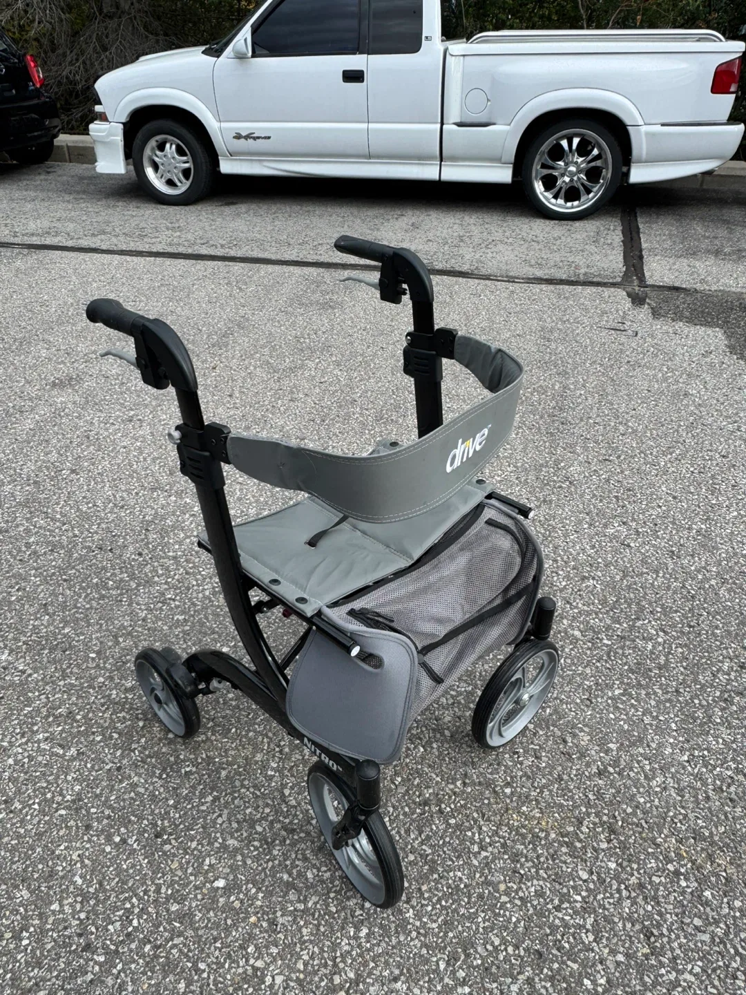 Drive medical nitro Walker rollator