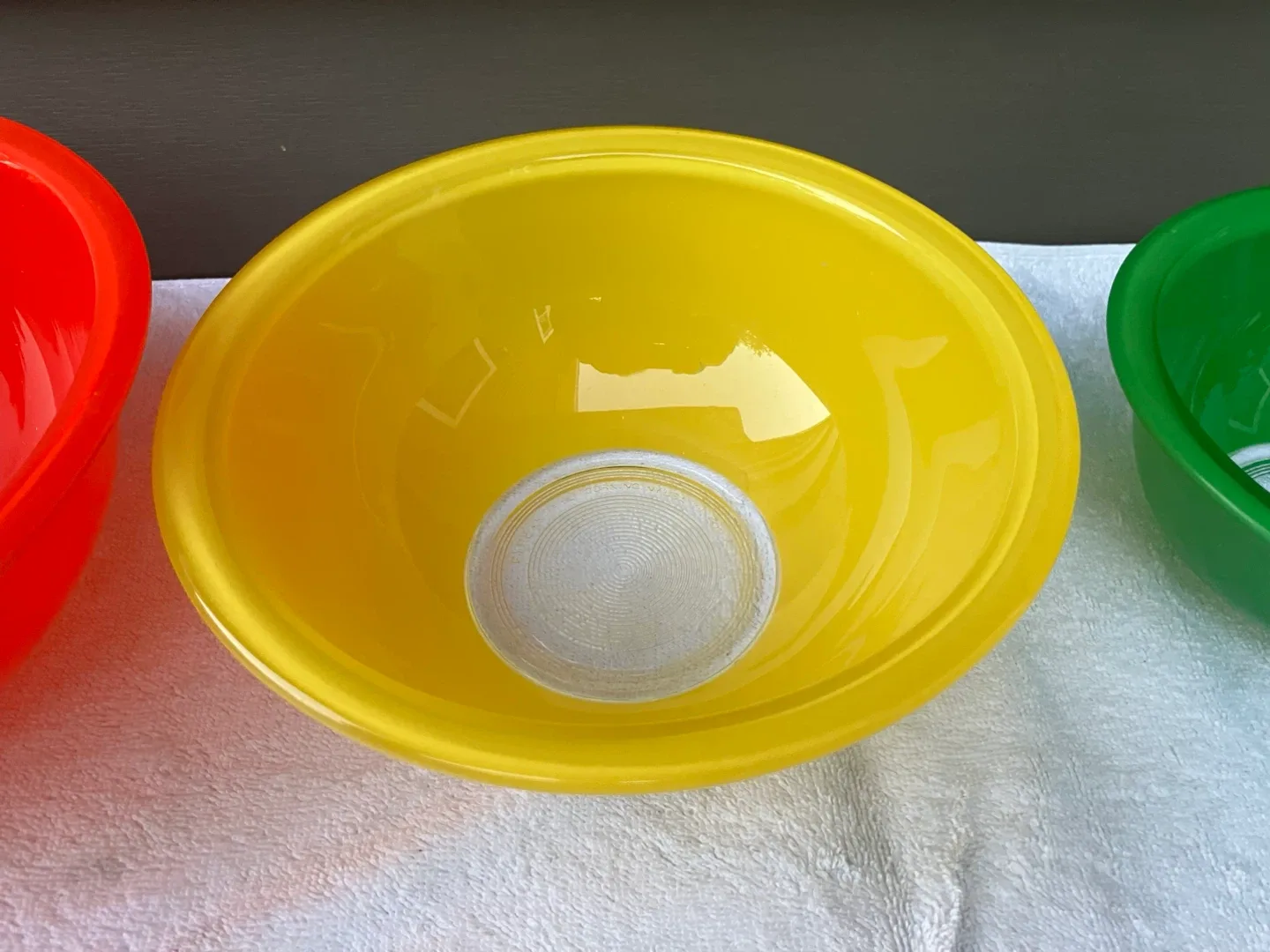Vintage Pyrex Primary Mixing Bowls - Set of 4 image indicator(2)