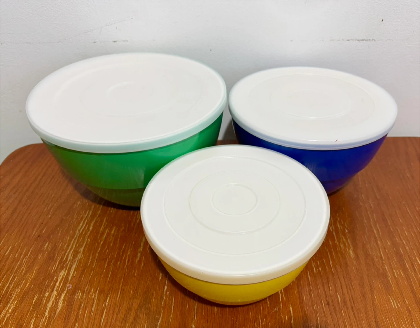 Vintage Mixing Bowls with Lids - Set of 3 - photo 2