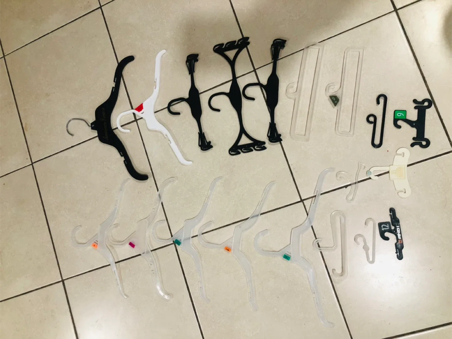 Clothes Hangers - Black & White image indicator(6)