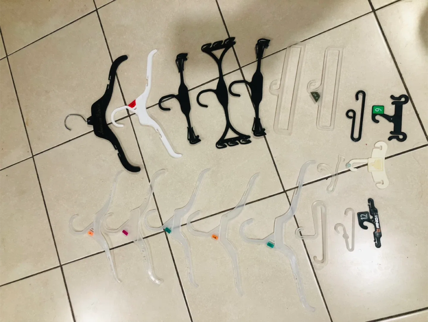 Clothes Hangers - Black & White image indicator(5)