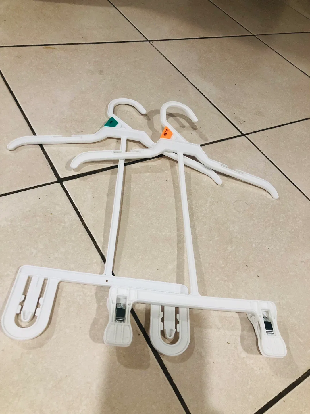 Clothes Hangers - Black & White image indicator(8)