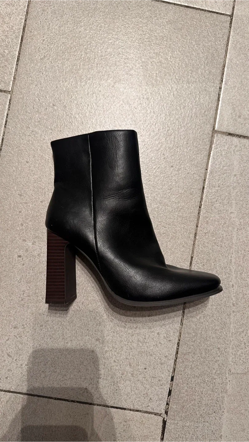Black Heeled Ankle Boots - Size 6.5/7