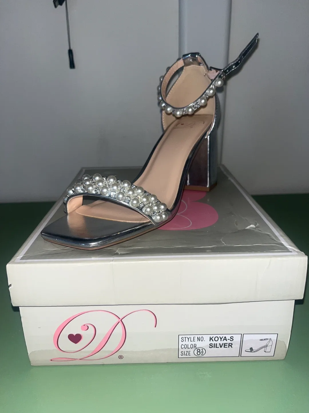 Silver Pearl Heels - Size 8.5 image indicator(2)
