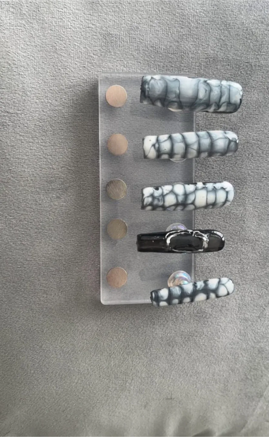 Custom Press-On Nails image indicator(2)