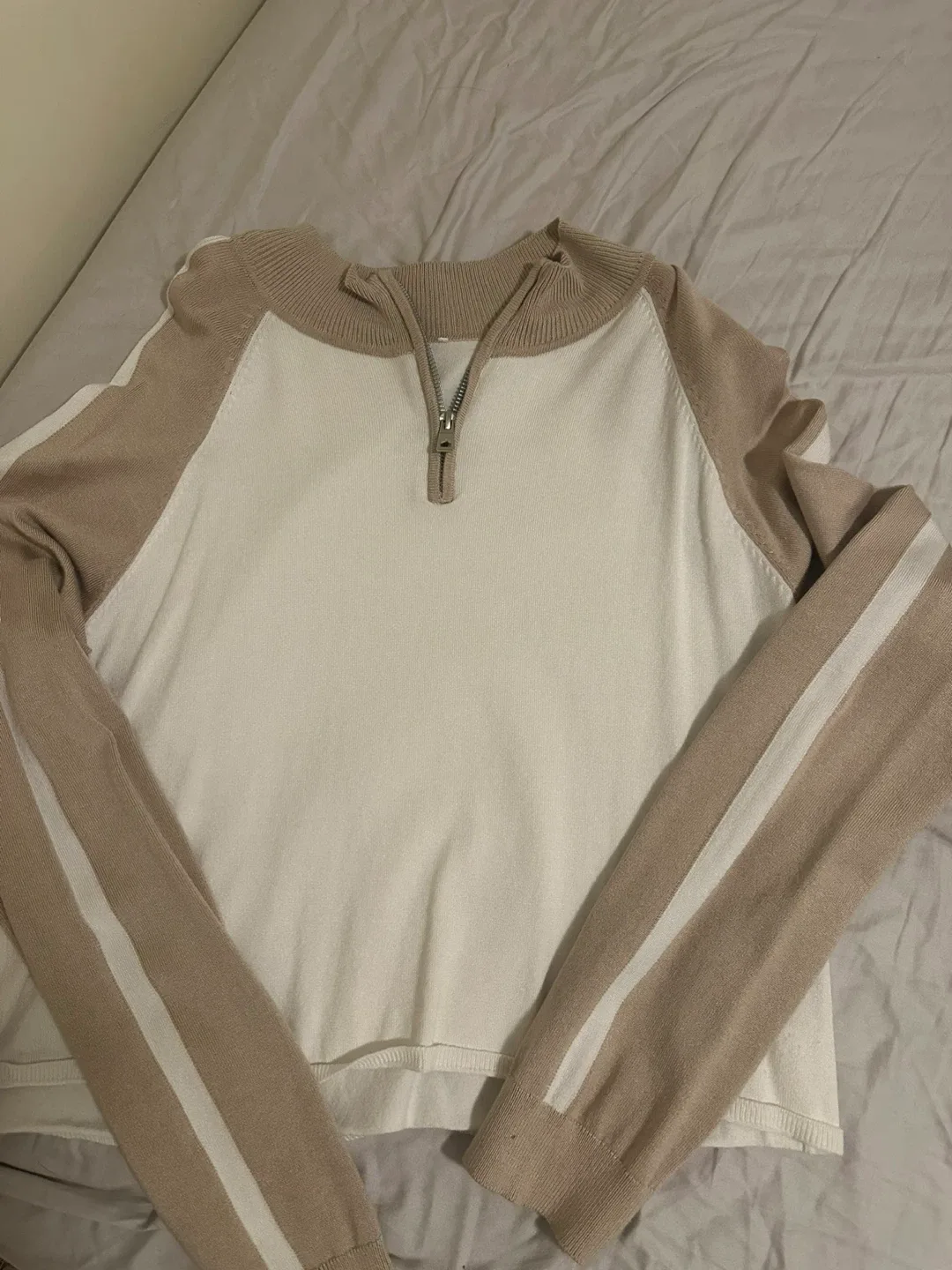 Two tone Sweater image indicator(2)