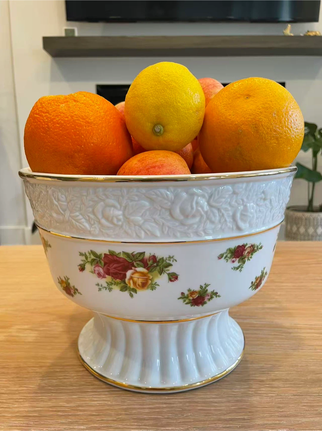 🌹 Royal Albert Old Country Roses Pedestal Bowl (1980s–1990s)