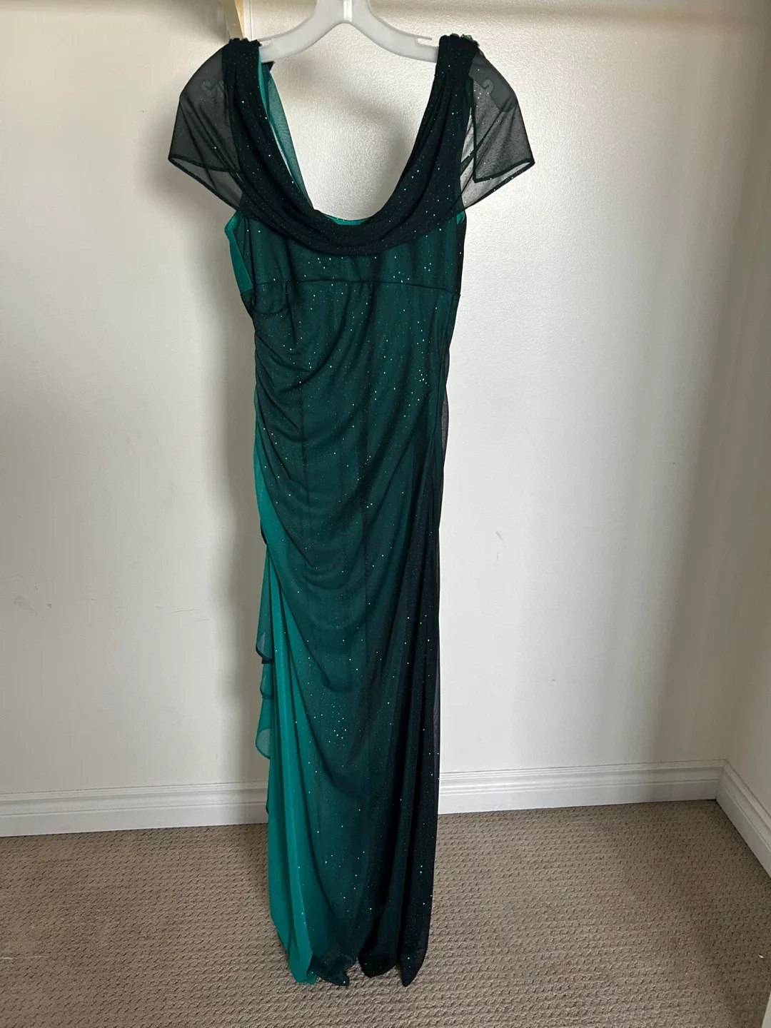 Emerald Green Formal Dress size 8 image indicator(2)