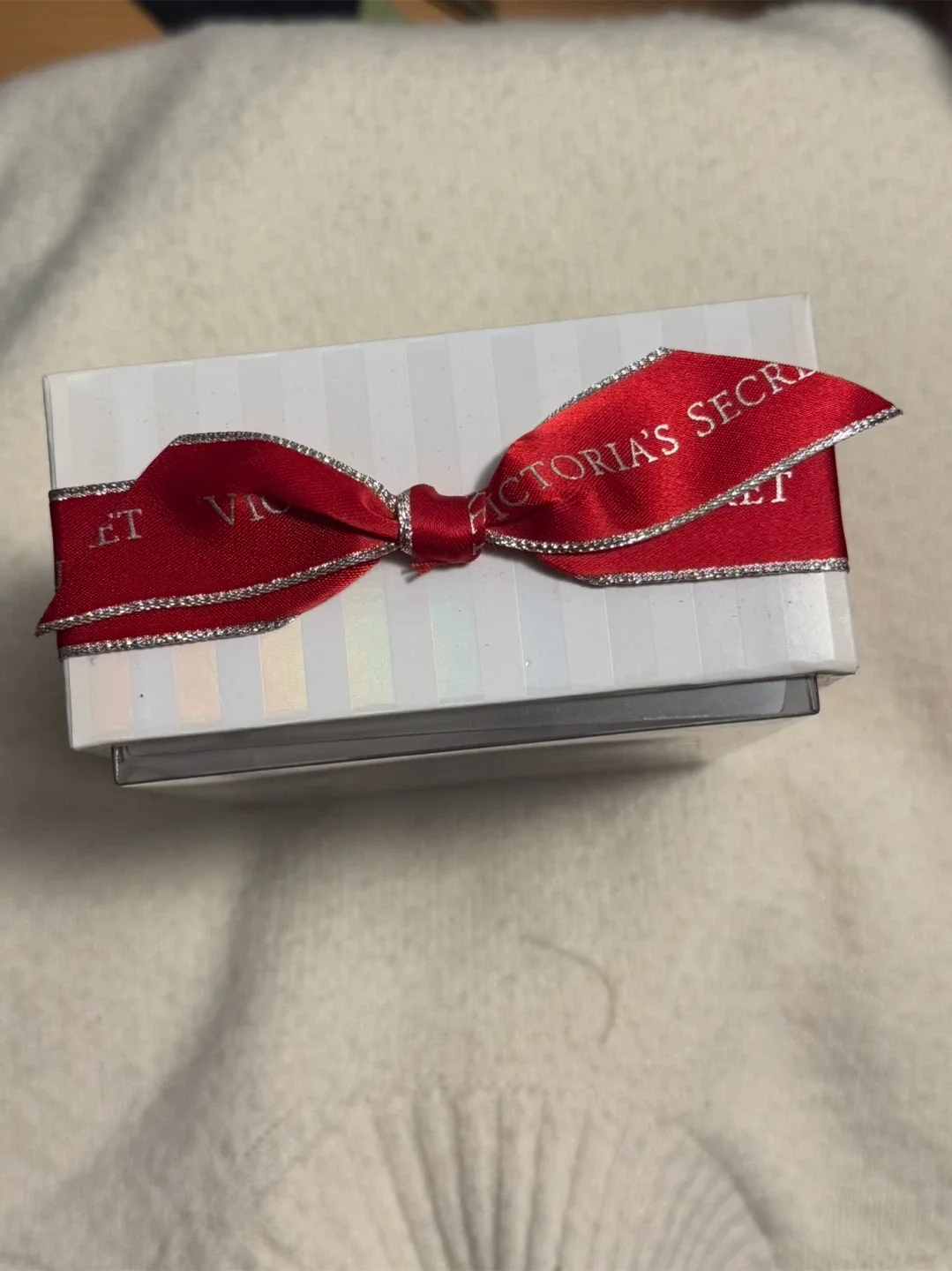 NEW Victoria's Secret Winter Bombshell Eau de Parfum image indicator(2)