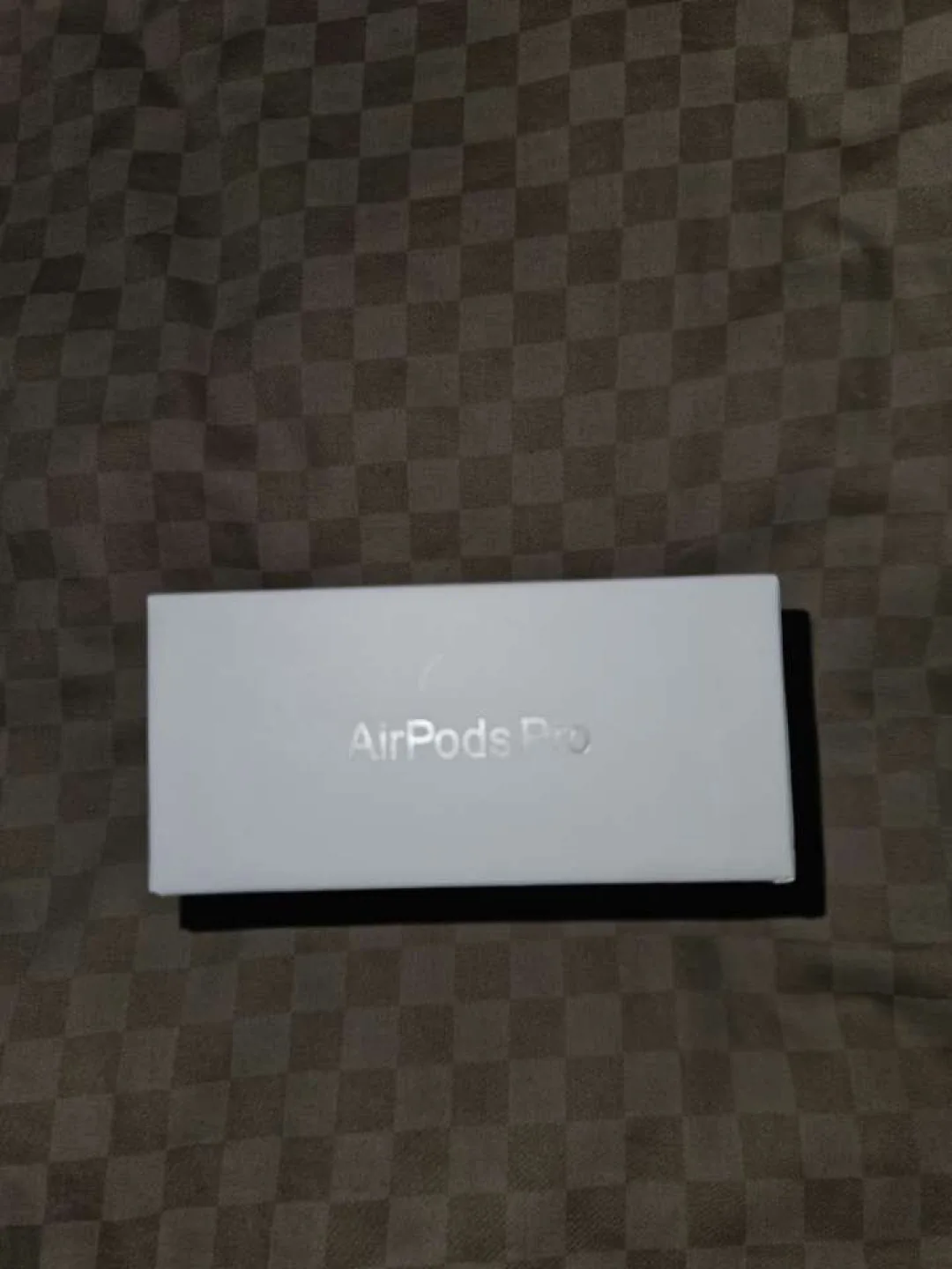 Apple AirPods Pro 3 Gen - Like New! image indicator(2)
