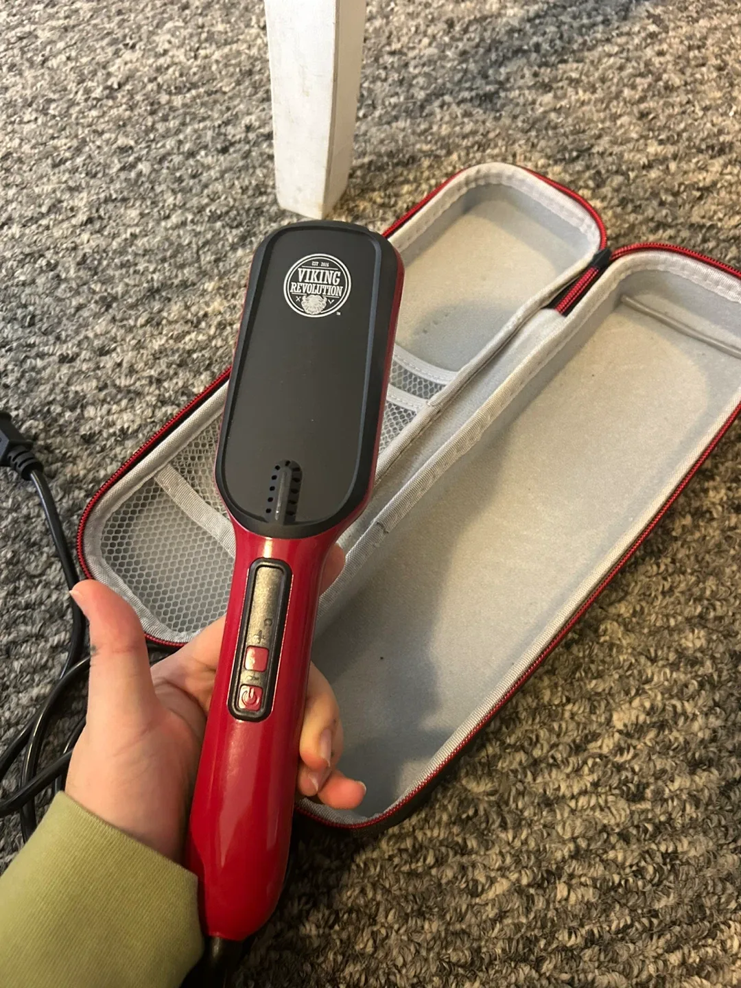 Viking Revolution Hot Brush with Case image indicator(4)