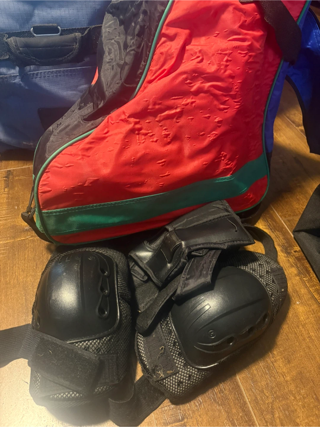 Bauer Hockey Helmet, Roller Runner Skates & Pads - photo 2