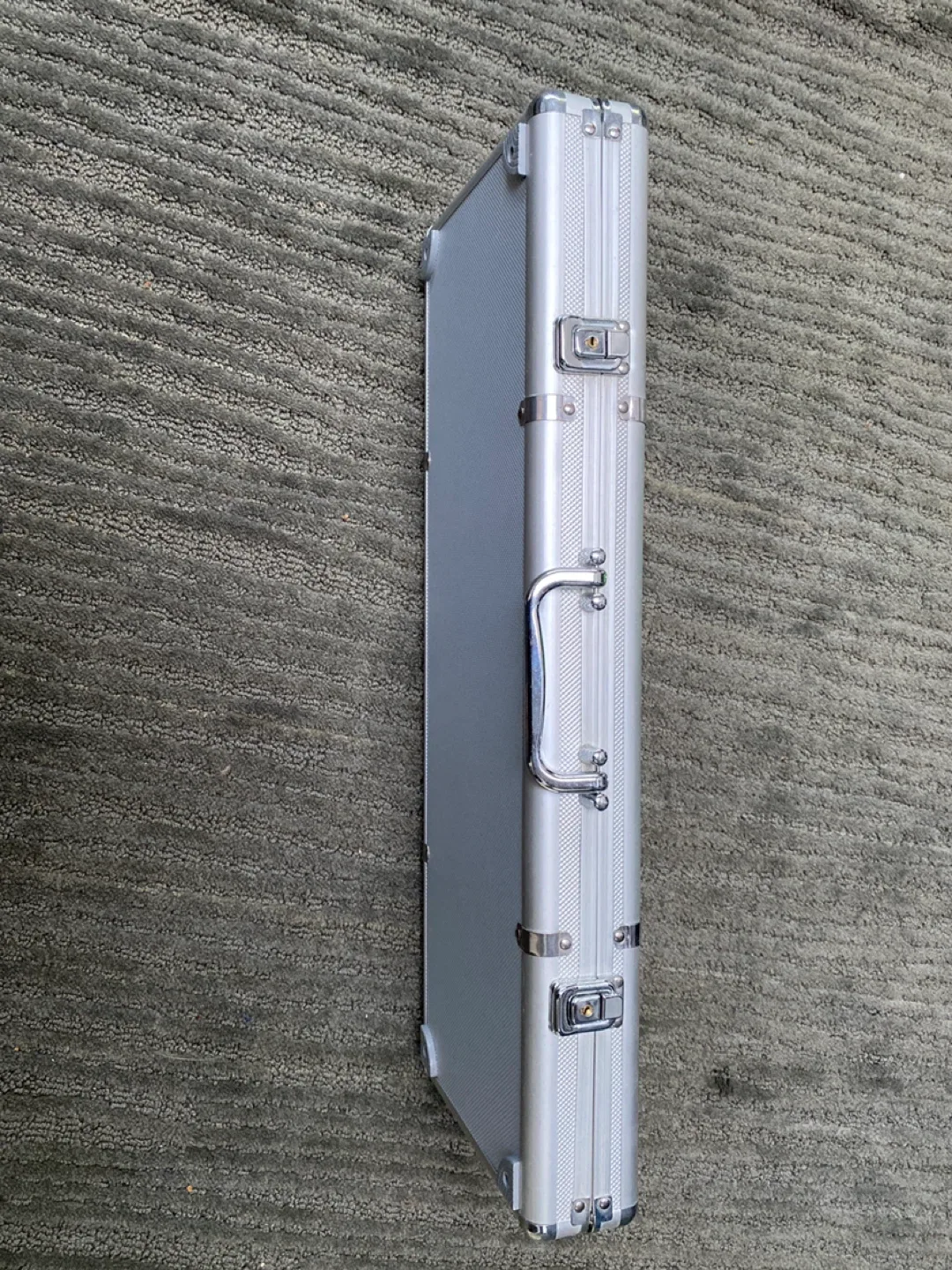 Poker Set with Aluminum Case image indicator(4)