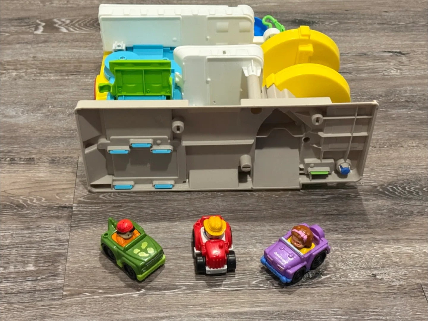 Fisher-Price Little People Helpful Garage with 3 Cars image indicator(4)
