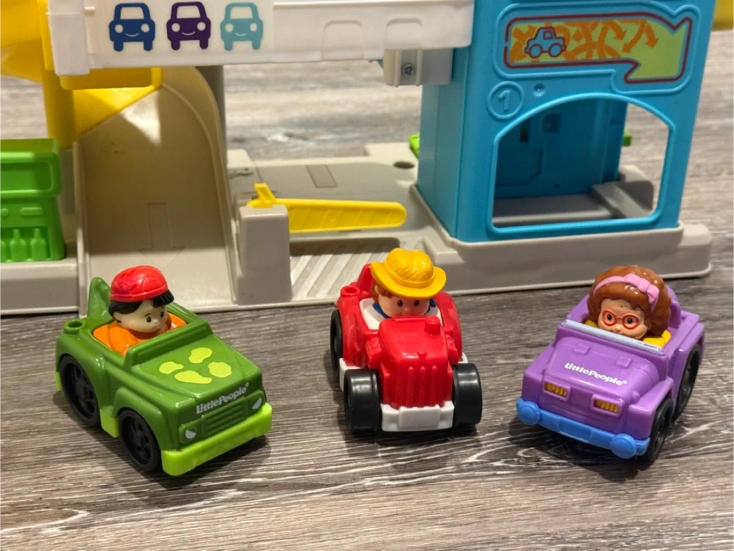 Fisher-Price Little People Helpful Garage with 3 Cars image indicator(3)
