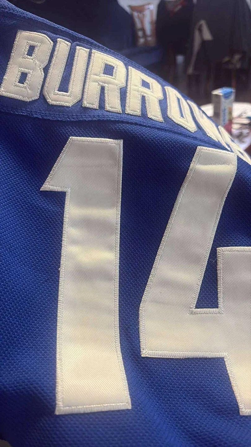 Reebok Canucks Jersey - Size L/XL image indicator(2)