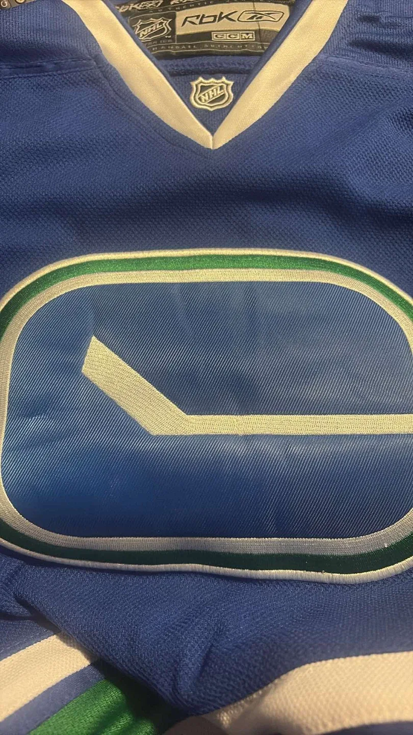 Reebok Canucks Jersey - Size L/XL image indicator(5)