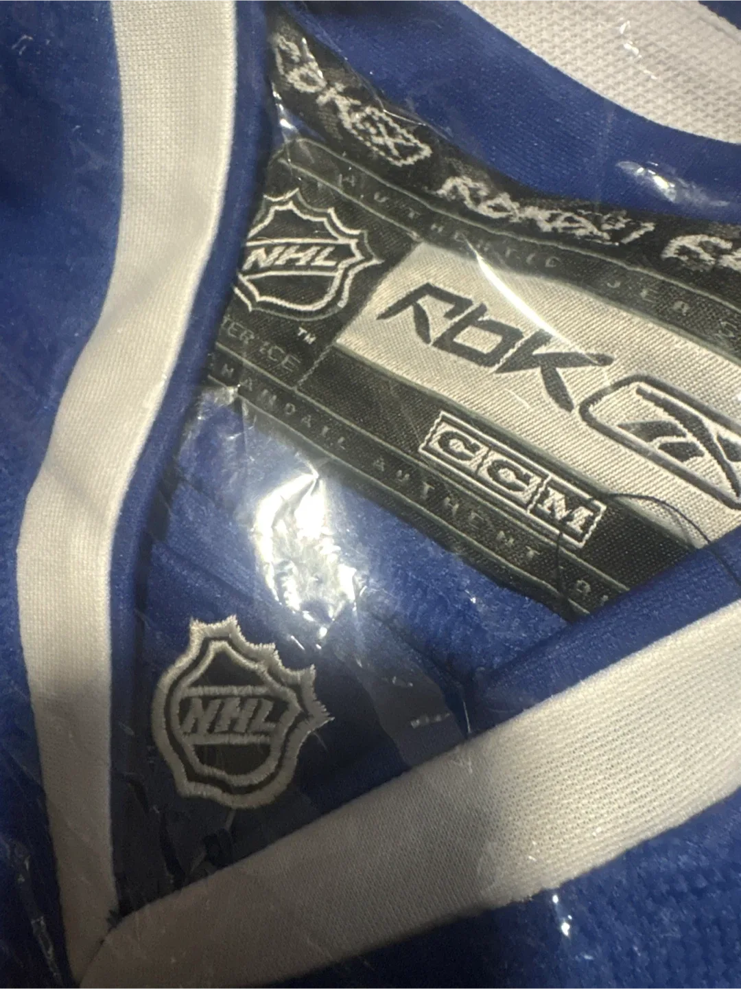 Reebok Canucks Jersey - Size L/XL image indicator(4)