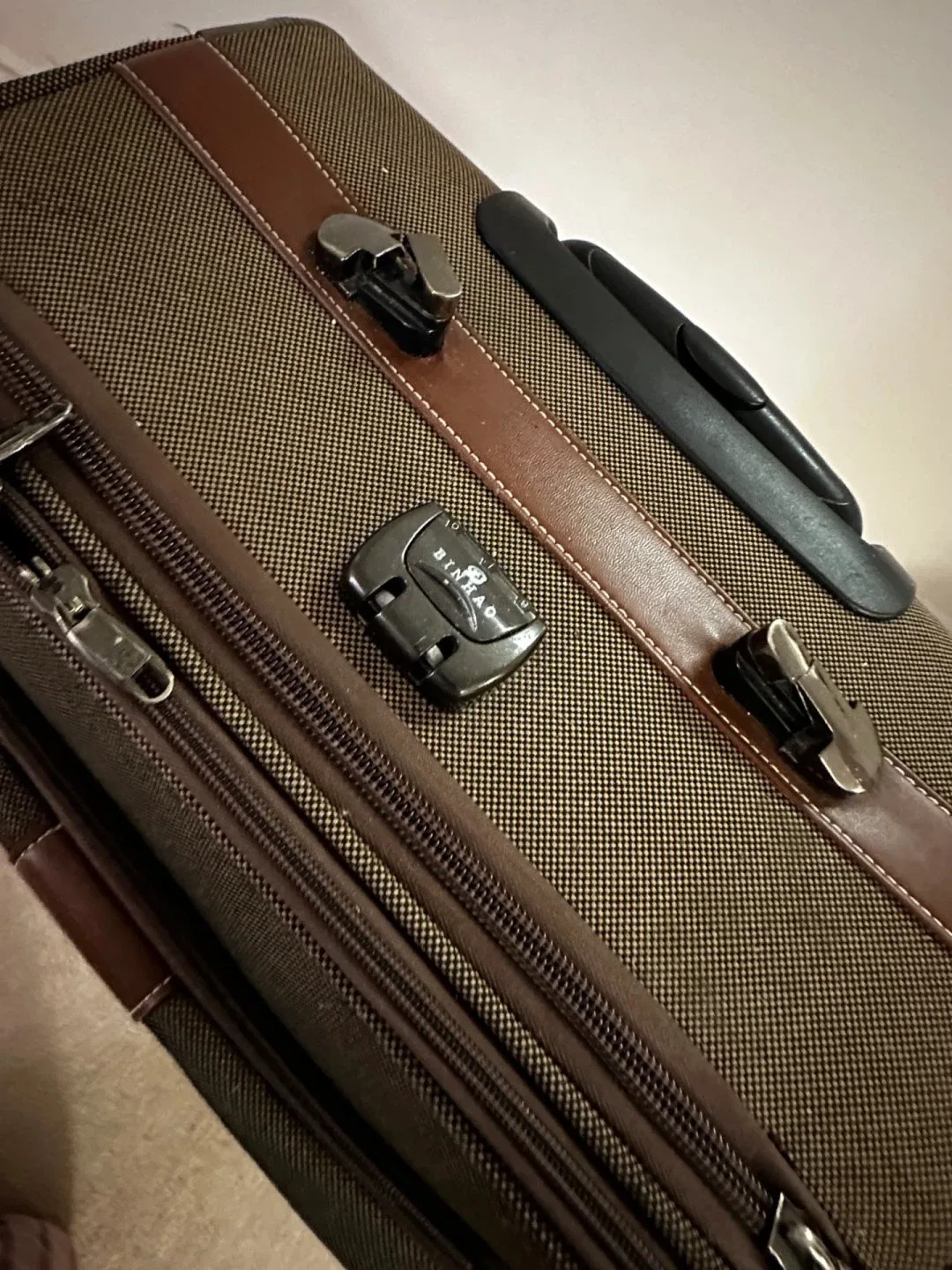 Vintage Binhao Suitcase image indicator(2)