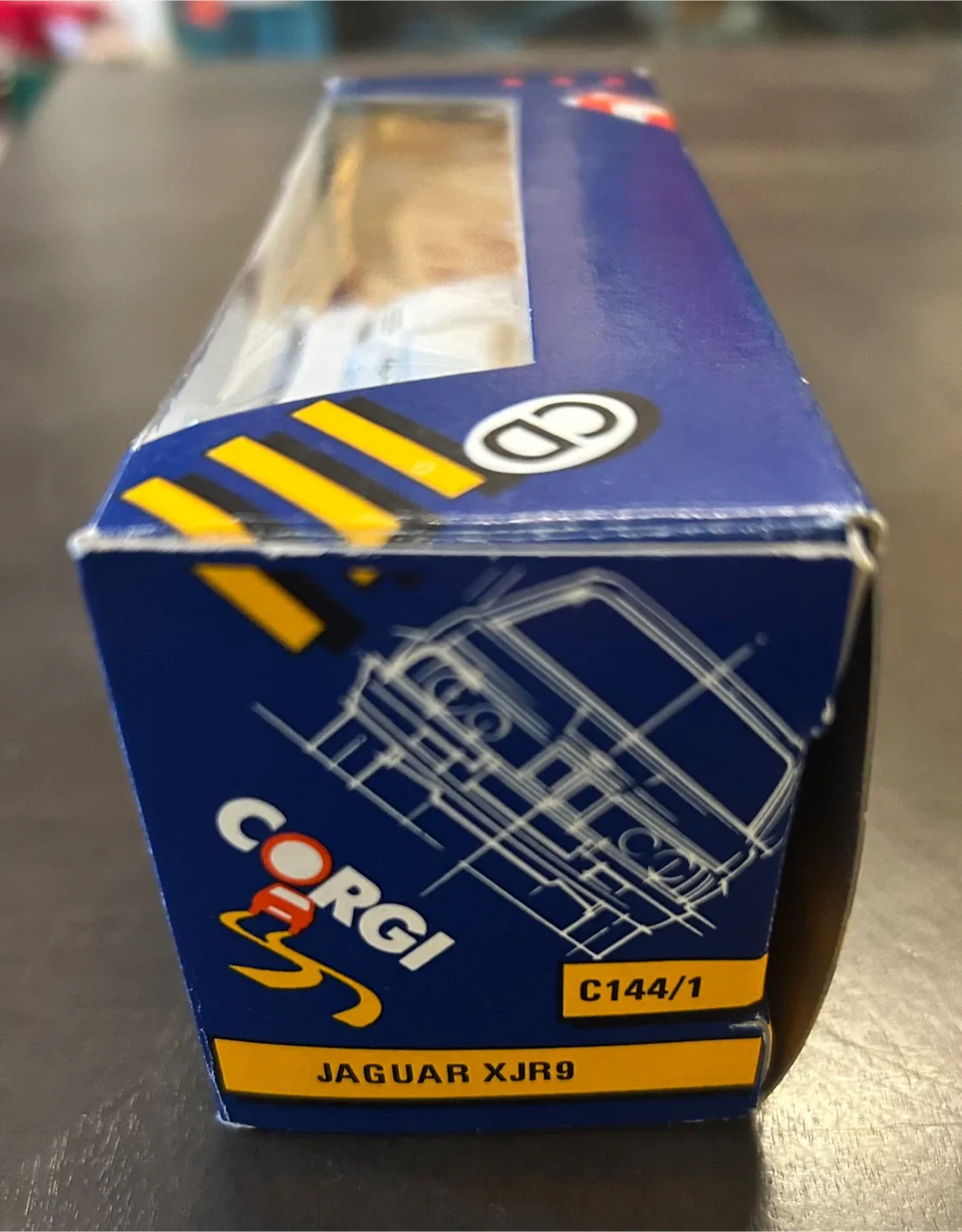 Corgi Jaguar XJR9 Castrol #66 Scale 1:43 Near mint In Box image indicator(4)