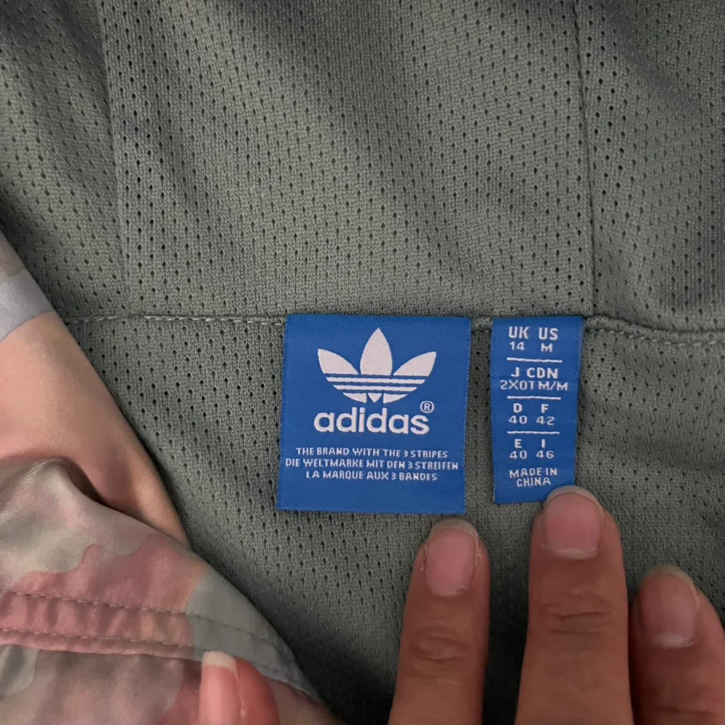 Adidas Floral Print Pullover Jacket - Size M image indicator(3)