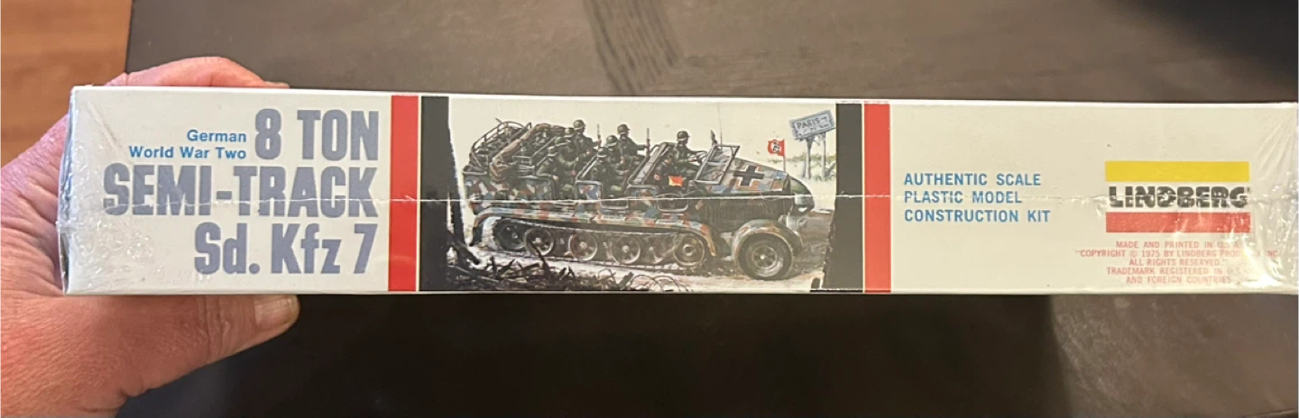 VTG 1975 SEALED Lindberg Semi-Track Sd. Kfz 7 Scale Model Kit - photo 2