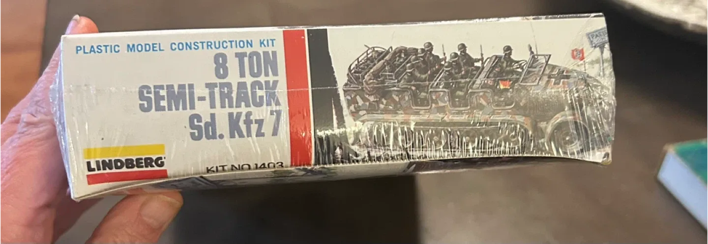 VTG 1975 SEALED Lindberg Semi-Track Sd. Kfz 7 Scale Model Kit image indicator(3)