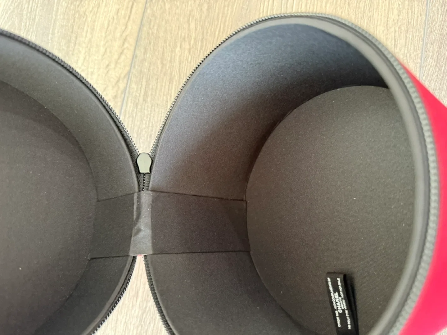 Chanel N°1 de Chanel Red Case image indicator(4)