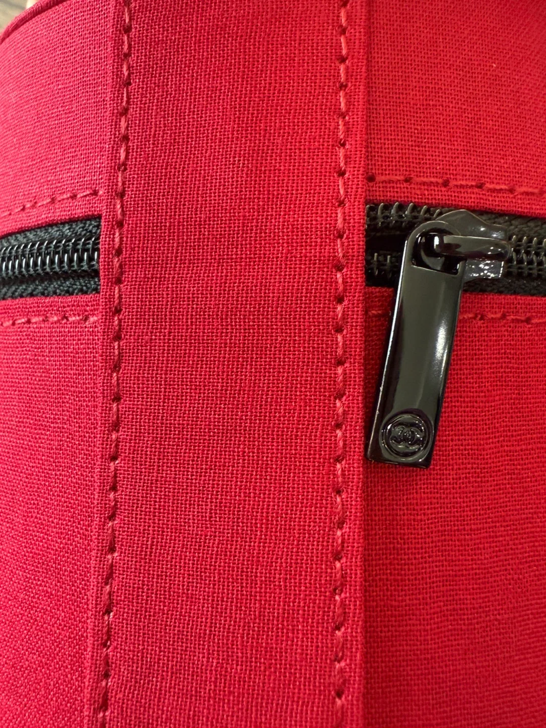 Chanel N°1 de Chanel Red Case image indicator(6)