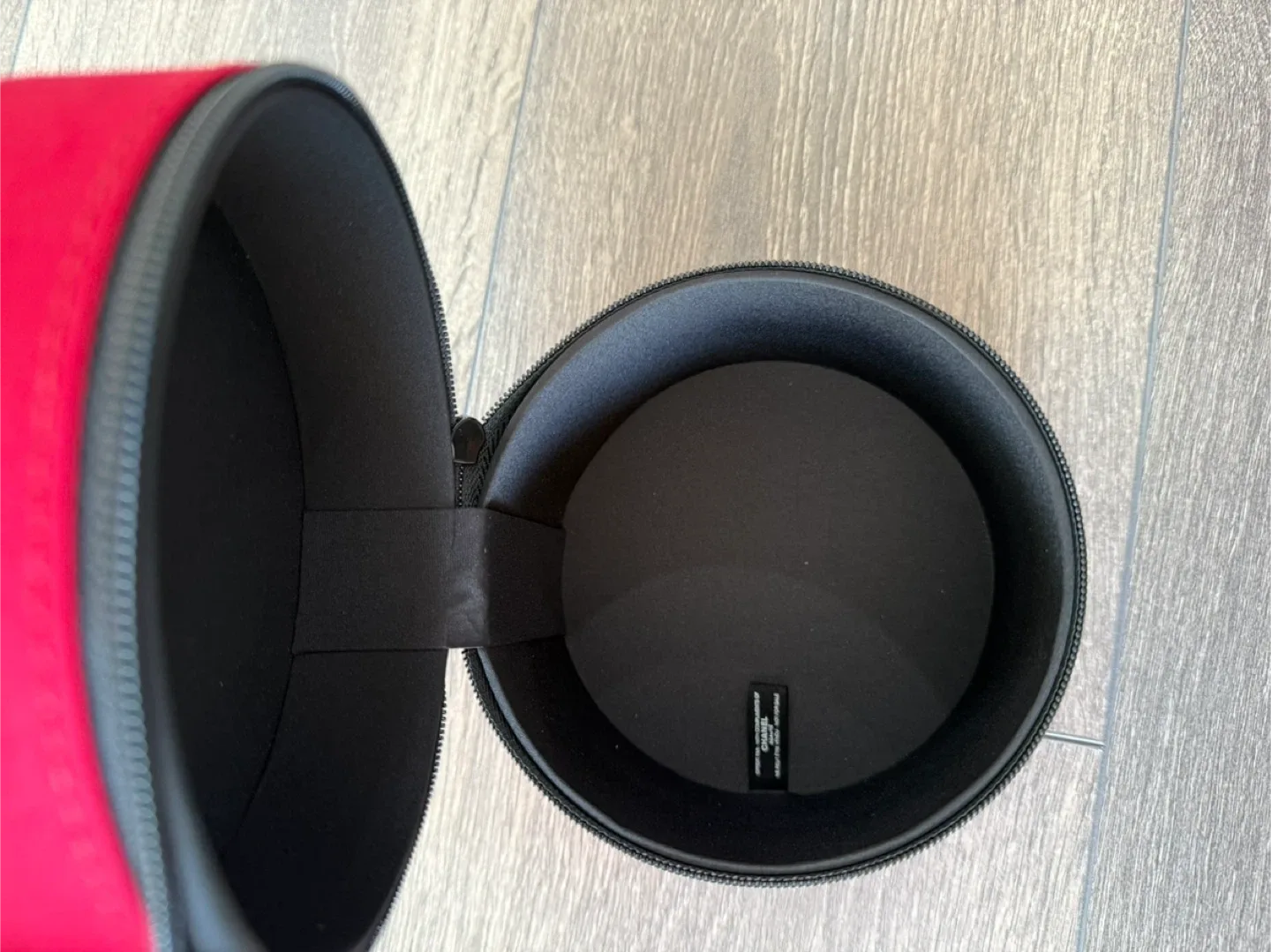 Chanel N°1 de Chanel Red Case image indicator(8)